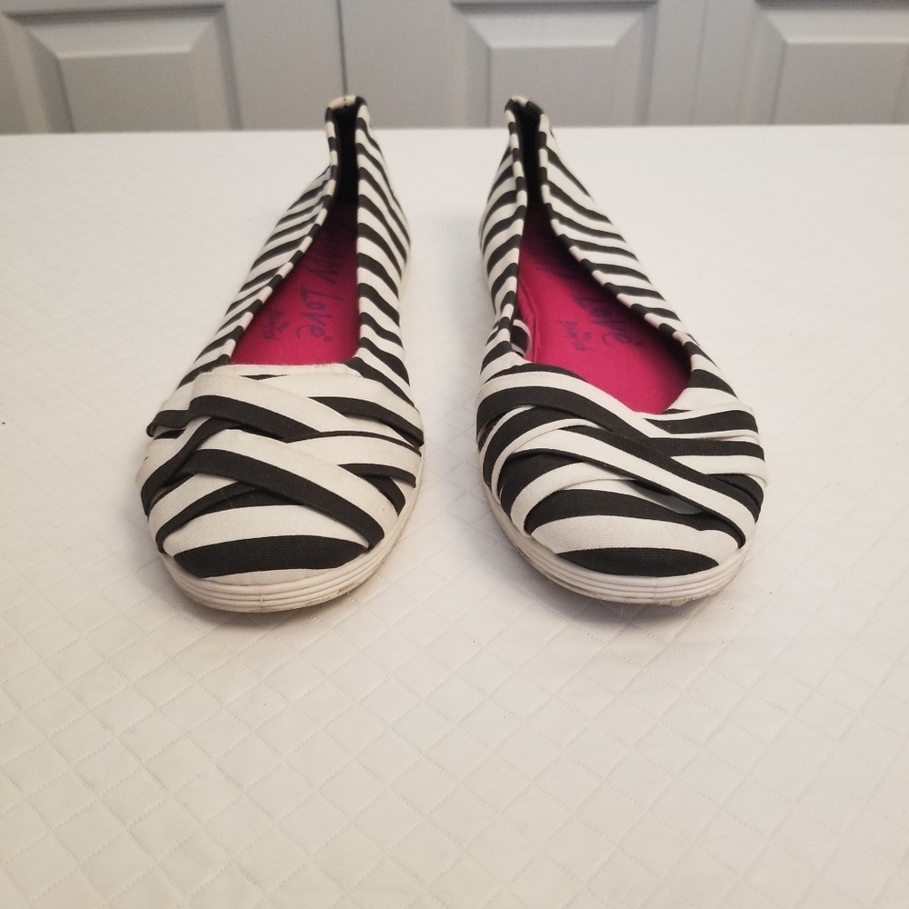 Guppy Love By Blowfish Black & White Slip On Size 9